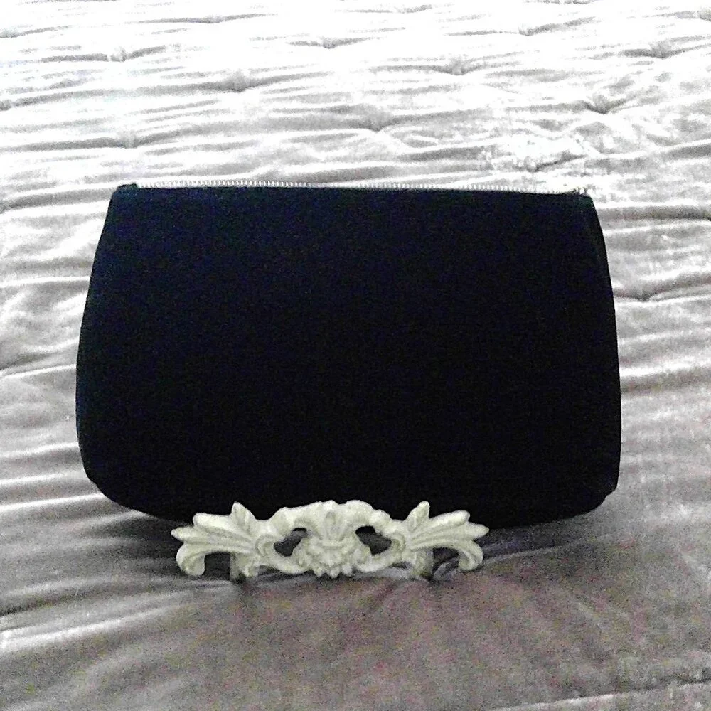New Dolce & Gabbana Black Velvet Makeup Case Zip Cosmetic Bag Gold Sparkle Logo